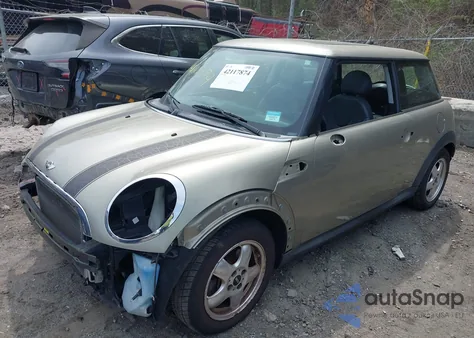 2010 Mini Cooper z USA, uszkodzony, nr VIN WMWMF3C52ATZ61026